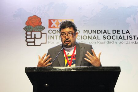 Roberto Marrero addressing the last Congress of the Socialist International held in Cartagena, Colombia.