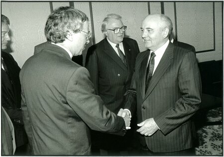 Delegation of the Socialist International with Mikhail Gorbachev on his return to Moscow following the failed coup attempt in 1991
